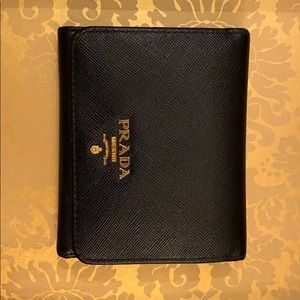 (USED) BLACK PRADA WALLET